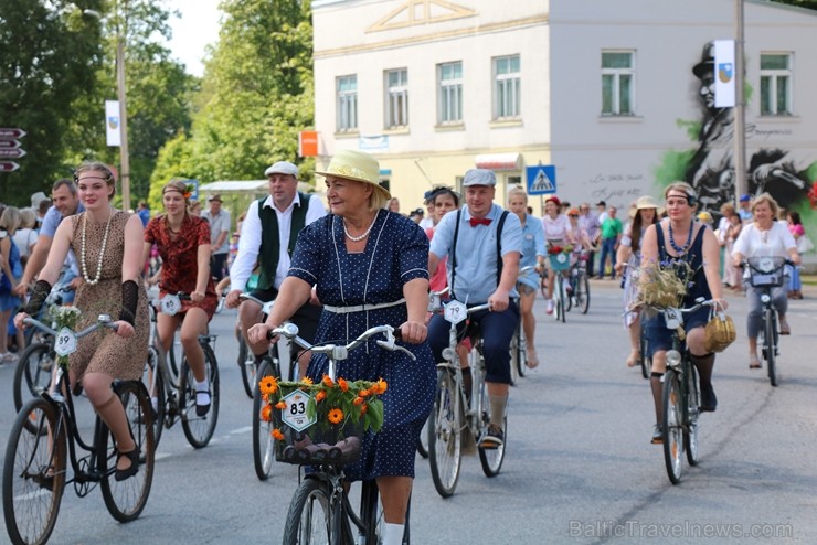Mazsalacā reizē ar pilsētas svētkiem jau devīto gadu svin Mazsalacā dzimušā amatnieka, velosipēdu izgatavotāja Gustava Ērenpreisa jubileju 259636