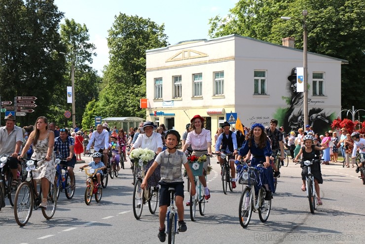 Mazsalacā reizē ar pilsētas svētkiem jau devīto gadu svin Mazsalacā dzimušā amatnieka, velosipēdu izgatavotāja Gustava Ērenpreisa jubileju 259637