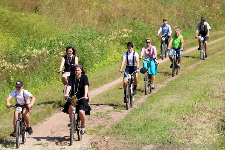 Mazsalacā reizē ar pilsētas svētkiem jau devīto gadu svin Mazsalacā dzimušā amatnieka, velosipēdu izgatavotāja Gustava Ērenpreisa jubileju 259639