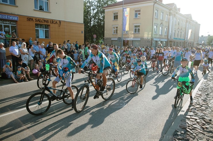 Valmierā nosvinēta pilsētas 736. Dzimšanas diena ar tradicionālām un jaunām aktivitātēm, kas iepriecinājušas ikvienu svētku dalībnieku