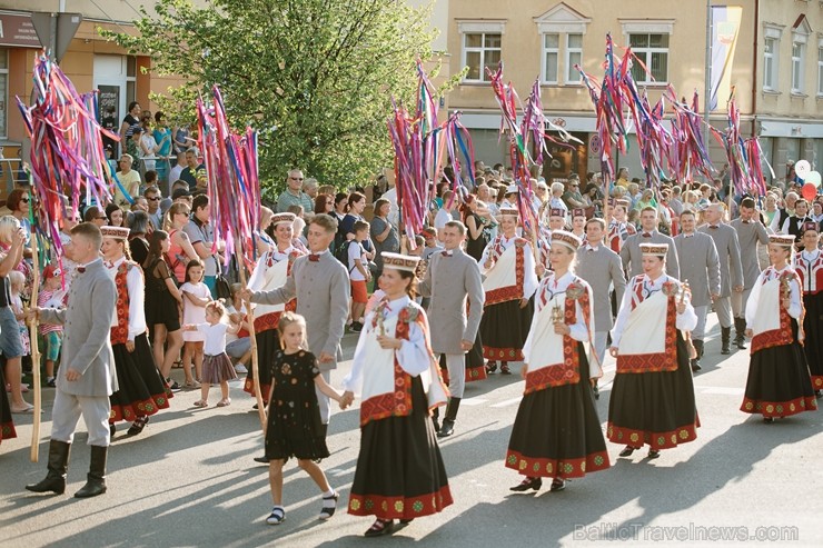 Valmierā nosvinēta pilsētas 736. Dzimšanas diena ar tradicionālām un jaunām aktivitātēm, kas iepriecinājušas ikvienu svētku dalībnieku 260136