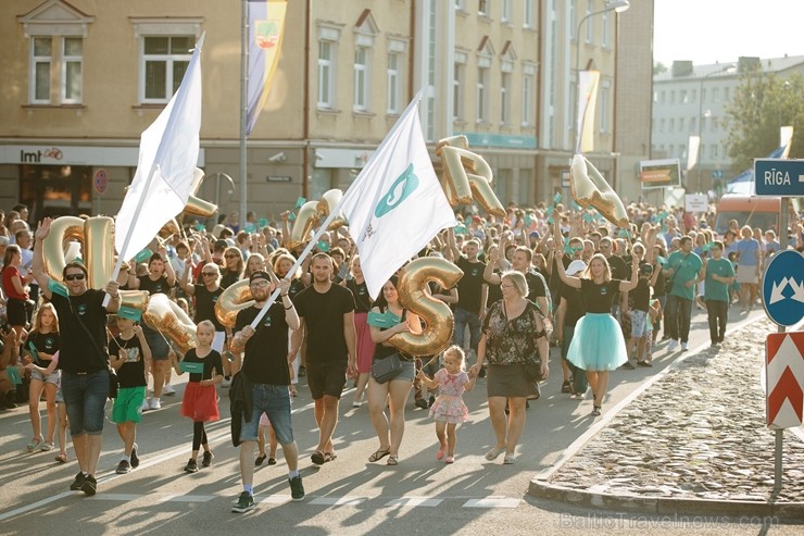 Valmierā nosvinēta pilsētas 736. Dzimšanas diena ar tradicionālām un jaunām aktivitātēm, kas iepriecinājušas ikvienu svētku dalībnieku