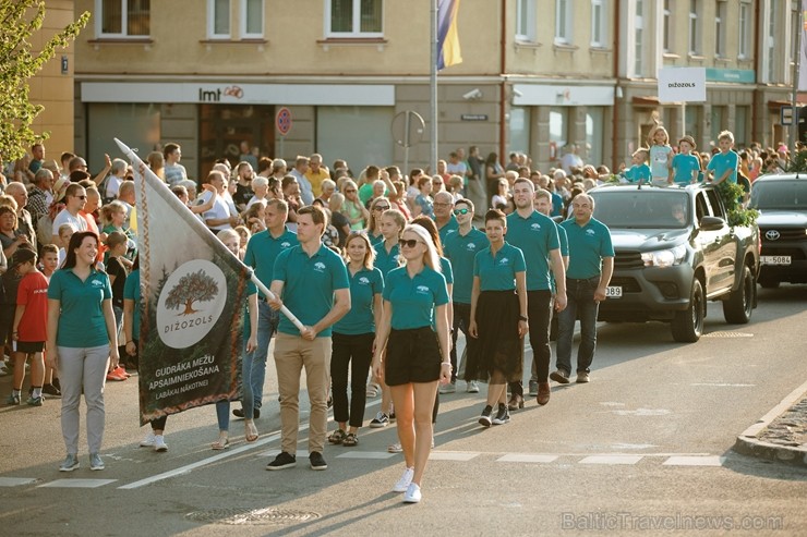 Valmierā nosvinēta pilsētas 736. Dzimšanas diena ar tradicionālām un jaunām aktivitātēm, kas iepriecinājušas ikvienu svētku dalībnieku