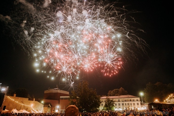 Valmierā nosvinēta pilsētas 736. Dzimšanas diena ar tradicionālām un jaunām aktivitātēm, kas iepriecinājušas ikvienu svētku dalībnieku 260181