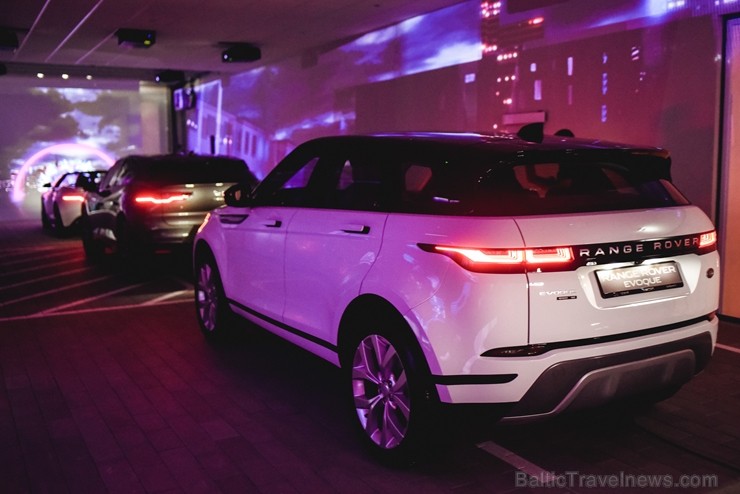Ar ekskluzīvu auto prezentāciju Jaguar Land Rover zīmolu pārstāvis Inchcape Motors atklāj Baltijā lielāko Jaguar Land Rover autocentru 260540