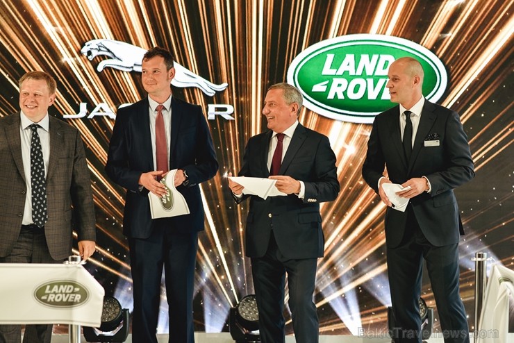 Ar ekskluzīvu auto prezentāciju Jaguar Land Rover zīmolu pārstāvis Inchcape Motors atklāj Baltijā lielāko Jaguar Land Rover autocentru