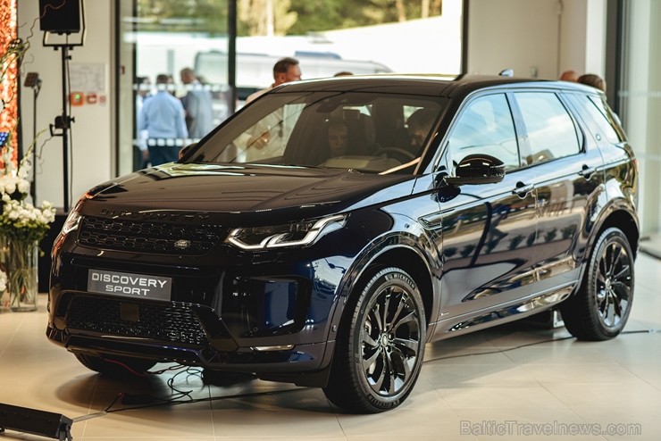Ar ekskluzīvu auto prezentāciju Jaguar Land Rover zīmolu pārstāvis Inchcape Motors atklāj Baltijā lielāko Jaguar Land Rover autocentru 260557