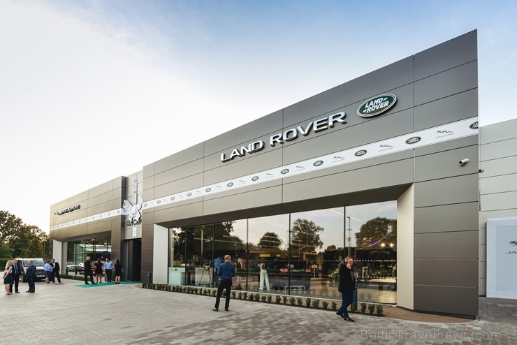 Ar ekskluzīvu auto prezentāciju Jaguar Land Rover zīmolu pārstāvis Inchcape Motors atklāj Baltijā lielāko Jaguar Land Rover autocentru 260559