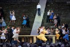 Cēsu pils parkā vairākus tūkstošus skatītāju pulcēja Cēsu Mākslas festivāla lielākais muzikālais notikums - mūzikla 