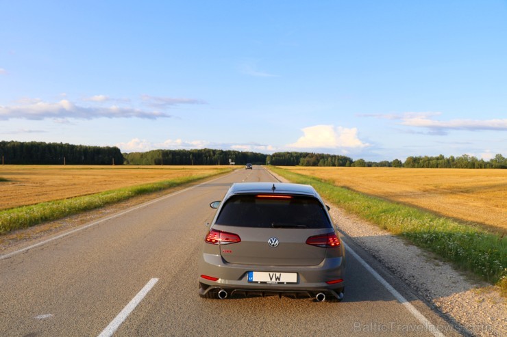 Travelnews.lv apceļo Latviju ar jauno un jaudīgo «VW Golf GTI TRC» 260975