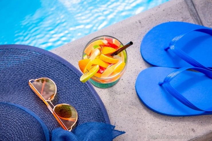 Viesnīcas Lielupe by Semarah Hotels atklātajā baseinā var baudīt vasarīgas sajūtas