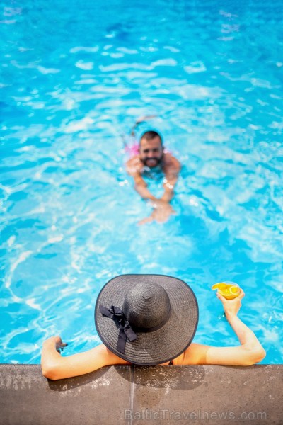 Viesnīcas Lielupe by Semarah Hotels atklātajā baseinā var baudīt vasarīgas sajūtas 261063