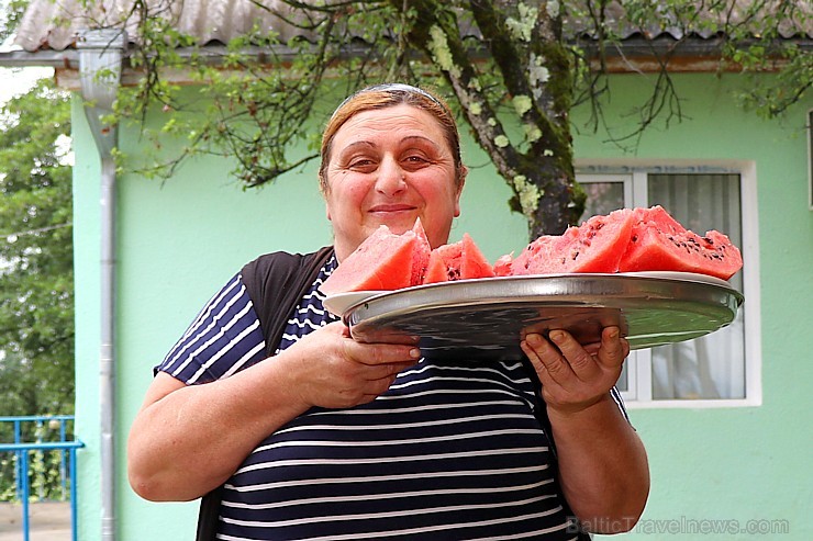 Travelnews.lv izbauda pusdienas gruzīnu mājas virtuves restorānā «Sormoni» Kutaisi tuvumā 261068