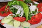 Travelnews.lv izbauda pusdienas gruzīnu mājas virtuves restorānā «Sormoni» Kutaisi tuvumā 6
