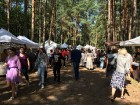 Festivāls ik gadu piedāvā apmeklētājiem iespēju iepazīt jaunākās tendences Latvijas amatniecībā un iegādāties dažādus no dabīgiem materiāliem veidotus 49