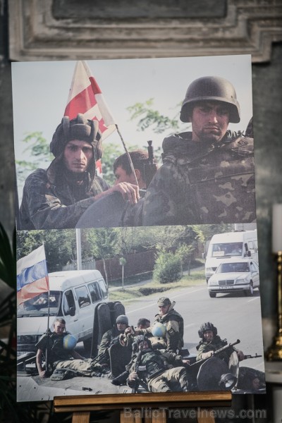 Izstādē apskatāmi fotoattēli, kas vēsta par traģiskajiem 1989. gada 9. aprīļa notikumiem, kad līdzīgi kā Baltijas valstīs Gruzijas iedzīvotāji pulcējā