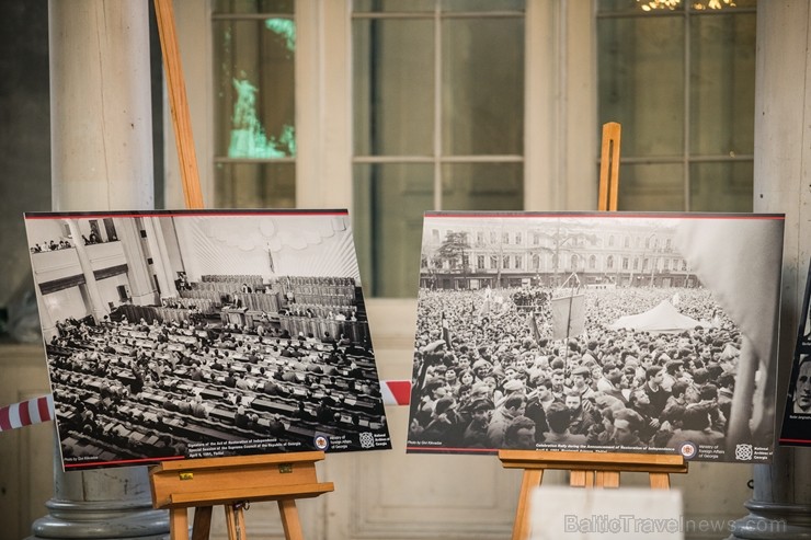 Izstādē apskatāmi fotoattēli, kas vēsta par traģiskajiem 1989. gada 9. aprīļa notikumiem, kad līdzīgi kā Baltijas valstīs Gruzijas iedzīvotāji pulcējā 261541