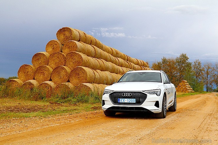 Travelnews.lv apceļo Zemgali un Vidzemi ar jauno un elektrisko «Audi e-tron»