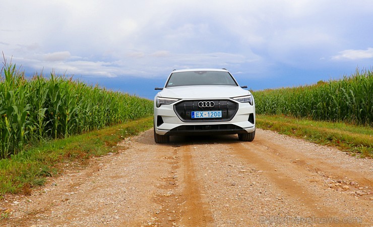 Travelnews.lv apceļo Zemgali un Vidzemi ar jauno un elektrisko «Audi e-tron» 261616