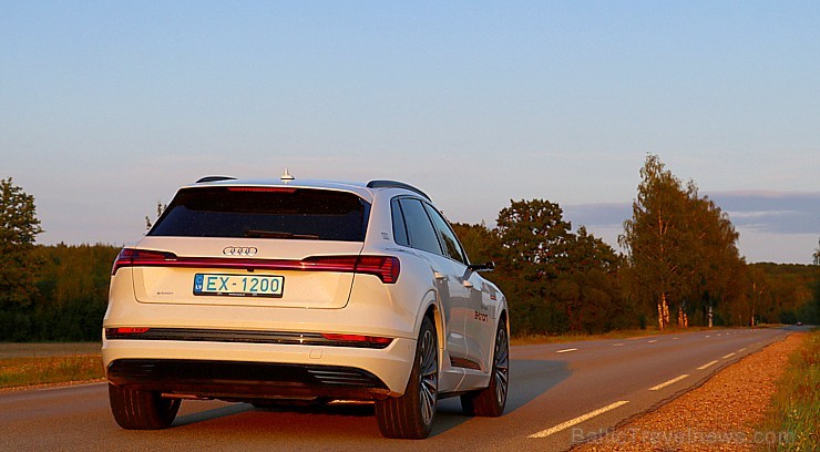 Travelnews.lv apceļo Zemgali un Vidzemi ar jauno un elektrisko «Audi e-tron»