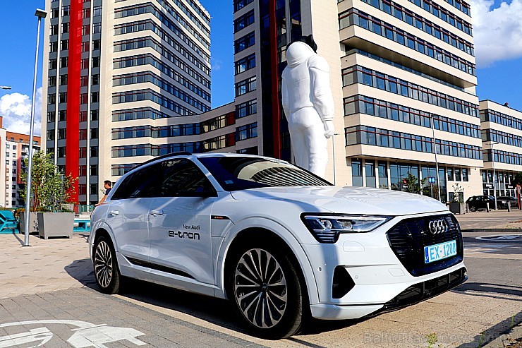 Travelnews.lv apceļo Zemgali un Vidzemi ar jauno un elektrisko «Audi e-tron» 261650