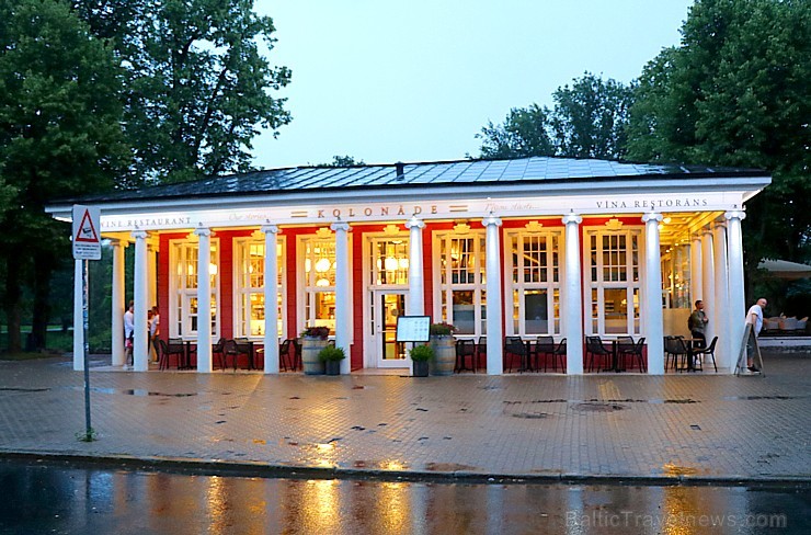 Travelnews.lv izbauda parka restorāna «Kolonāde» vakariņas Rīgas centrā