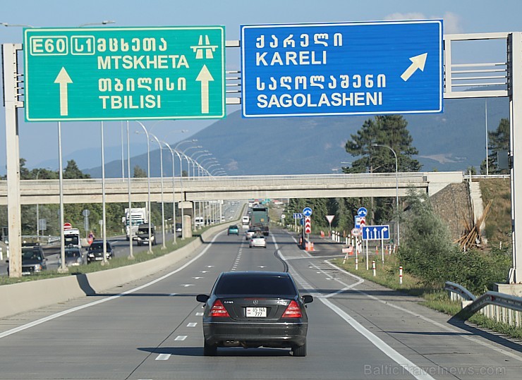 Travelnews.lv izbrauc Gruzijas autostrādes, kalnu asfalta ceļus un vēro dažādos žogu vārtus 262152