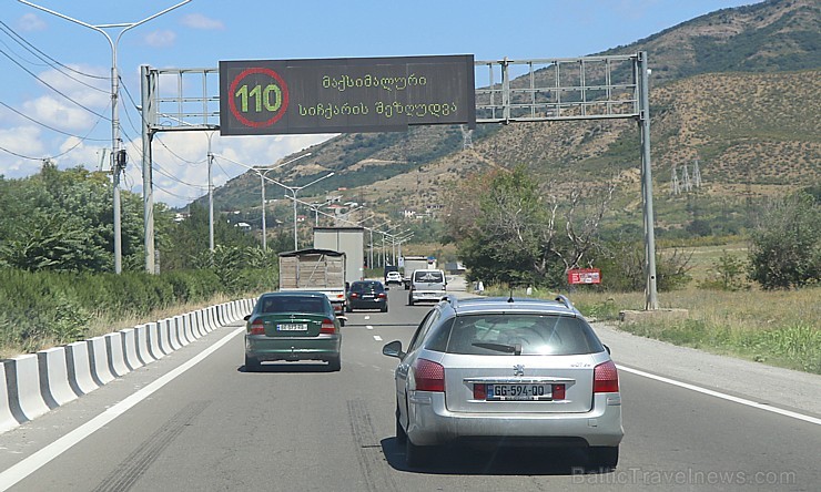Travelnews.lv izbrauc Gruzijas autostrādes, kalnu asfalta ceļus un vēro dažādos žogu vārtus 262163