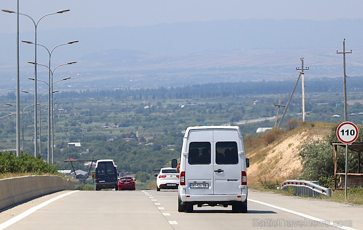 Travelnews.lv izbrauc Gruzijas autostrādes, kalnu asfalta ceļus un vēro dažādos žogu vārtus 262165