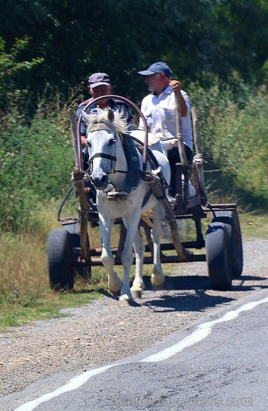 Travelnews.lv izbrauc Gruzijas autostrādes, kalnu asfalta ceļus un vēro dažādos žogu vārtus