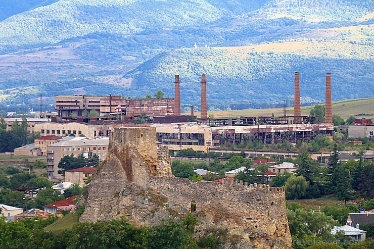 Travelnews.lv izbrauc Gruzijas autostrādes, kalnu asfalta ceļus un vēro dažādos žogu vārtus 262214