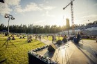 Mežaparka Lielajā estrādē 15 000 kvadrātmetros, kurus sedz zaļa zālīte, bija unikāla iespēja pirmo reizi atpūsties Latvijā lielākajā piknikā un vienla 2