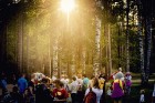 Mežaparka Lielajā estrādē 15 000 kvadrātmetros, kurus sedz zaļa zālīte, bija unikāla iespēja pirmo reizi atpūsties Latvijā lielākajā piknikā un vienla 27
