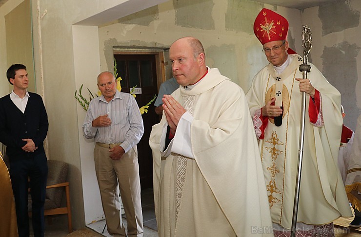 Ikšķiles Svētā Meinarda Romas katoļu draudzes dievnams organizē svinīgu Iestiprināšanas sakramenta ceremoniju