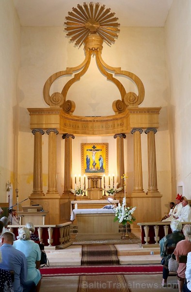 Ikšķiles Svētā Meinarda Romas katoļu draudzes dievnams organizē svinīgu Iestiprināšanas sakramenta ceremoniju 262501
