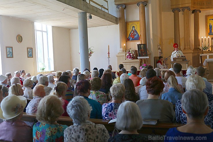 Ikšķiles Svētā Meinarda Romas katoļu draudzes dievnams organizē svinīgu Iestiprināšanas sakramenta ceremoniju 262504