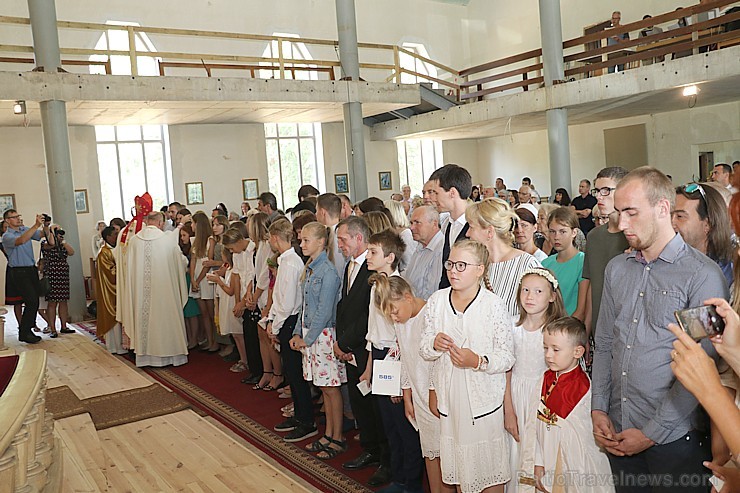 Ikšķiles Svētā Meinarda Romas katoļu draudzes dievnams organizē svinīgu Iestiprināšanas sakramenta ceremoniju 262506