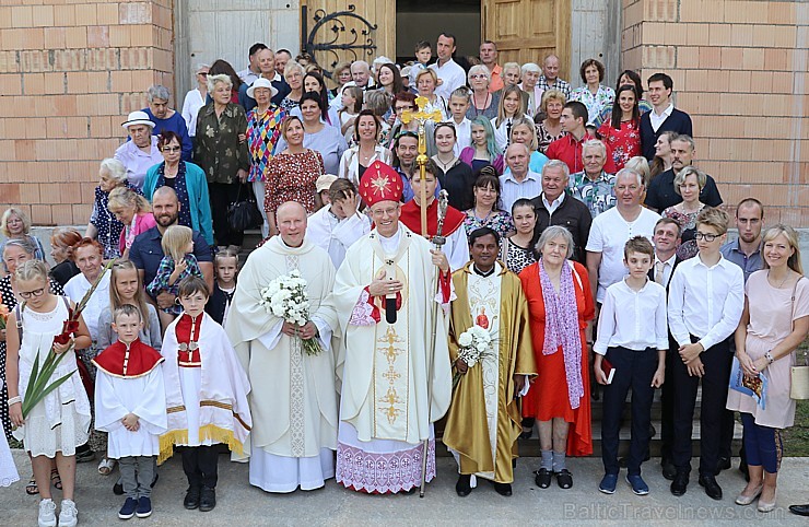 Ikšķiles Svētā Meinarda Romas katoļu draudzes dievnams organizē svinīgu Iestiprināšanas sakramenta ceremoniju 262512