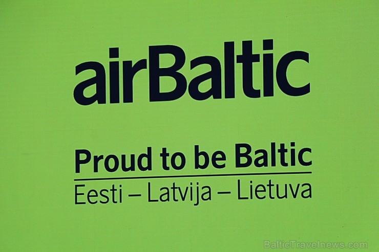 «airBaltic» godina ar 3 īpašām lidmašīnām Baltijas ceļa 30. gadadienu 262773