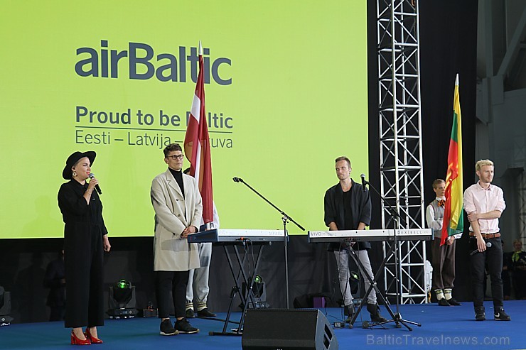 «airBaltic» godina ar 3 īpašām lidmašīnām Baltijas ceļa 30. gadadienu 262797