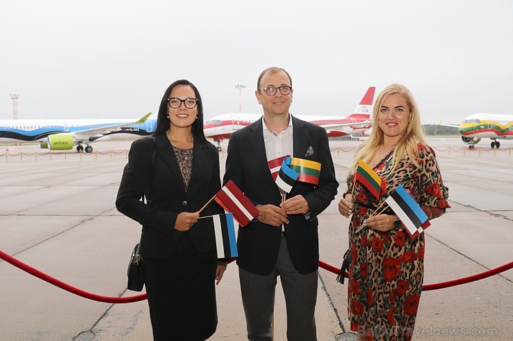«airBaltic» godina ar 3 īpašām lidmašīnām Baltijas ceļa 30. gadadienu 262807