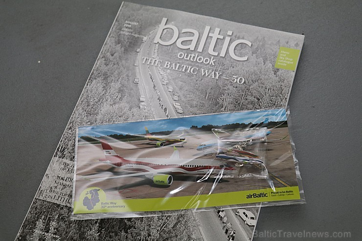 «airBaltic» godina ar 3 īpašām lidmašīnām Baltijas ceļa 30. gadadienu 262834