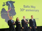 «airBaltic» godina ar 3 īpašām lidmašīnām Baltijas ceļa 30. gadadienu 20