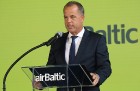 «airBaltic» godina ar 3 īpašām lidmašīnām Baltijas ceļa 30. gadadienu 36
