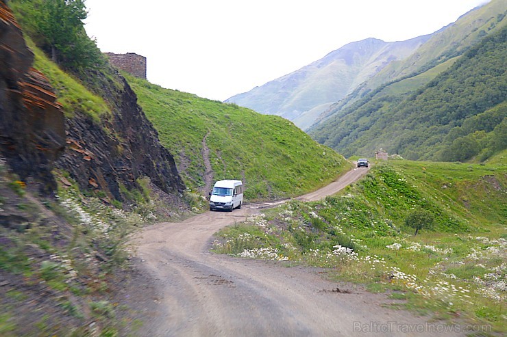 Travelnews.lv ar 4x4 mikroautobusu dodas Kaukāza kalnu maršrutā Datvijvari - Kistani - Khevsureti. Atbalsta: Georgia.Travel 262876