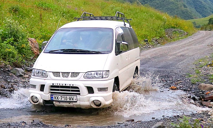 Travelnews.lv ar 4x4 mikroautobusu dodas Kaukāza kalnu maršrutā Datvijvari - Kistani - Khevsureti. Atbalsta: Georgia.Travel 262893