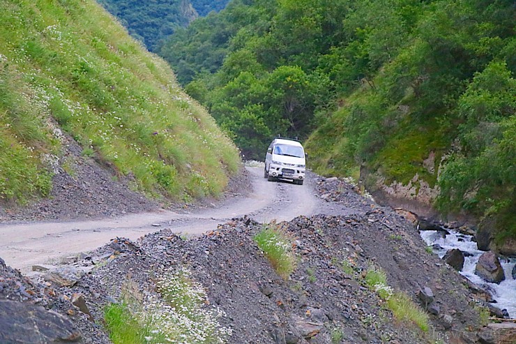 Travelnews.lv ar 4x4 mikroautobusu dodas Kaukāza kalnu maršrutā Datvijvari - Kistani - Khevsureti. Atbalsta: Georgia.Travel 262896