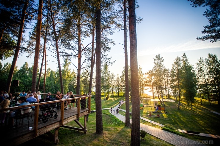 Nosvini jaunā mācību gada sākumu restorānā Baltvilla ar bagātīgu bufetes galdu un krāsainiem svētku desertiem visām gaumēm 263097