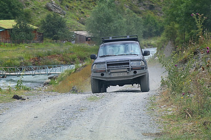 Ar 4x4 mikroautobusu izbraucam maršrutu Šatili - Mutso Kaukāza kalnos. Atbalsta: Georgia.Travel 263638