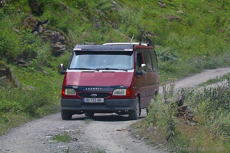 Ar 4x4 mikroautobusu izbraucam maršrutu Šatili - Mutso Kaukāza kalnos. Atbalsta: Georgia.Travel 263639